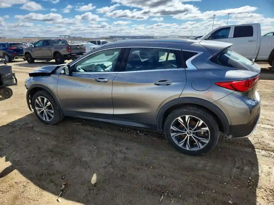 SJKCH5CR4HA026567 2017 INFINITI QX30 LUXUR-1