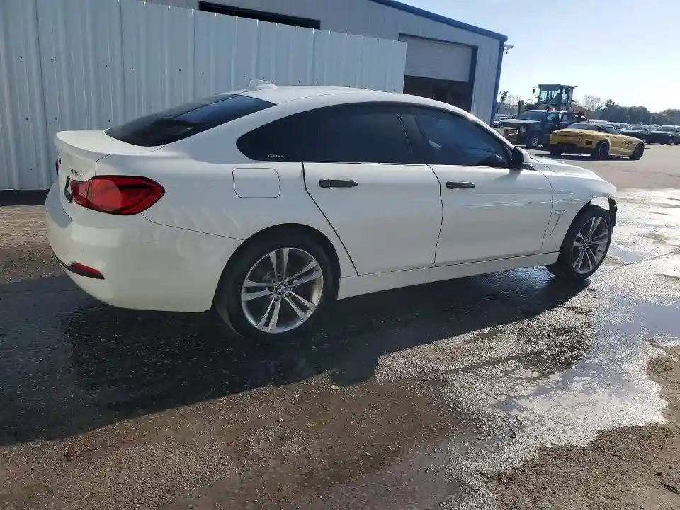WBA4J1C59JBM10858 2018 BMW 4 SERIES-2