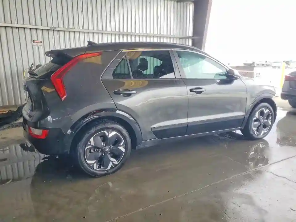 KNDCR3L14P5025795 2023 KIA NIRO-2