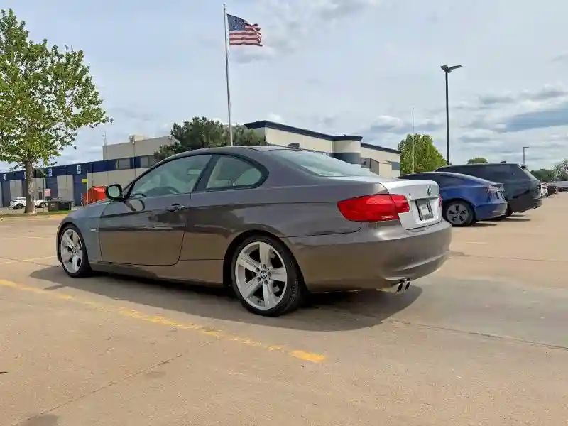 WBAKE3C50BE557920 2011 BMW 3 SERIES-2
