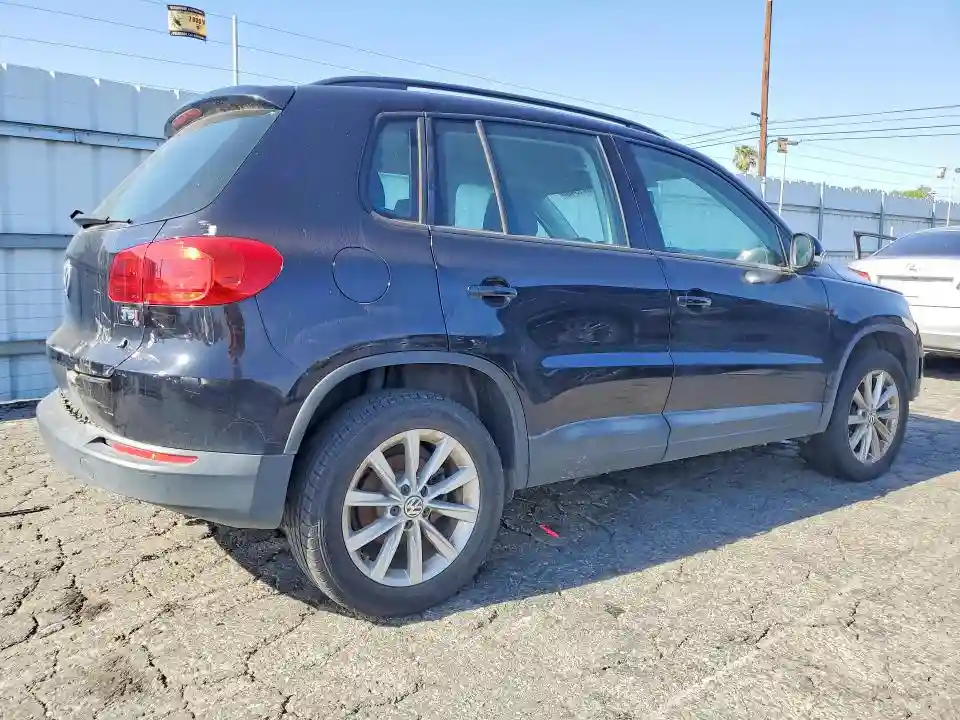 WVGAV7AXXHK041967 2017 VOLKSWAGEN TIGUAN-2