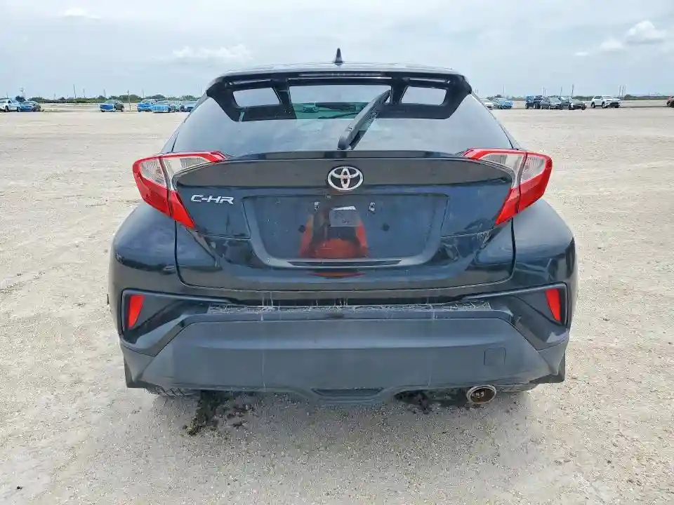 NMTKHMBX6JR020124 2018 TOYOTA C-HR-5