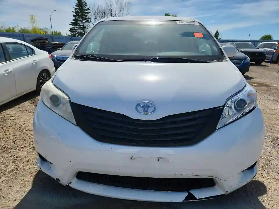 5TDZZ3DC9HS854013 2017 TOYOTA SIENNA-4