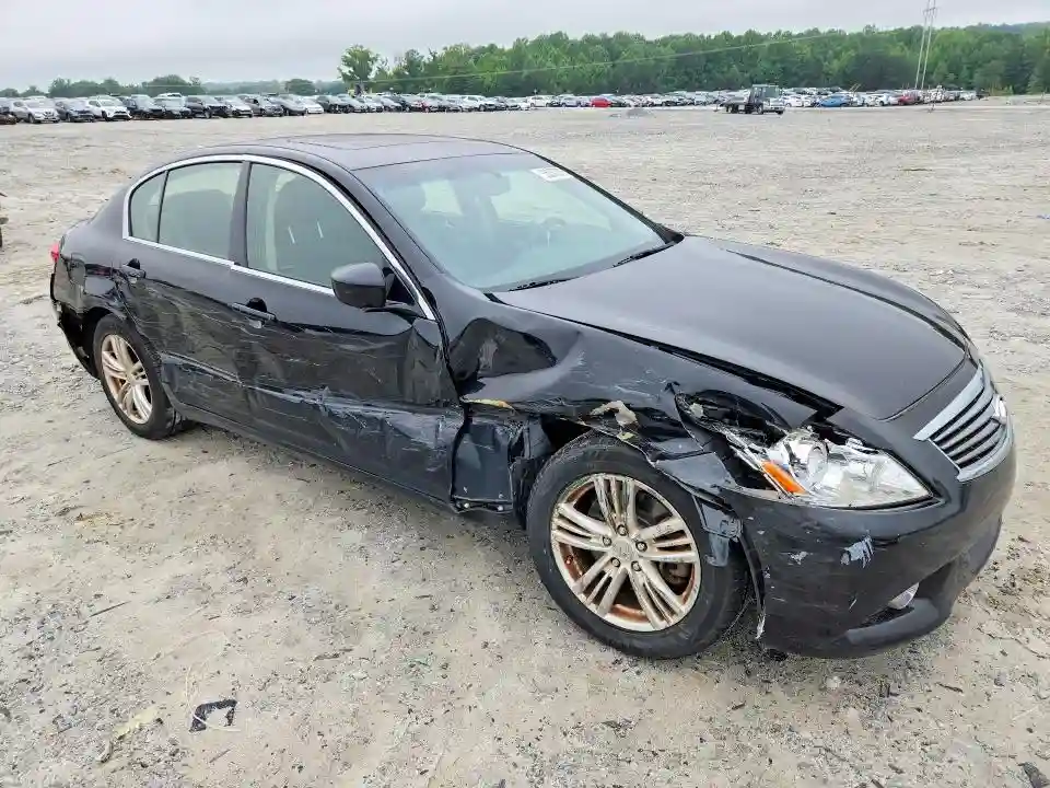 JN1CV6AP0FM501911 2015 INFINITI Q40-3