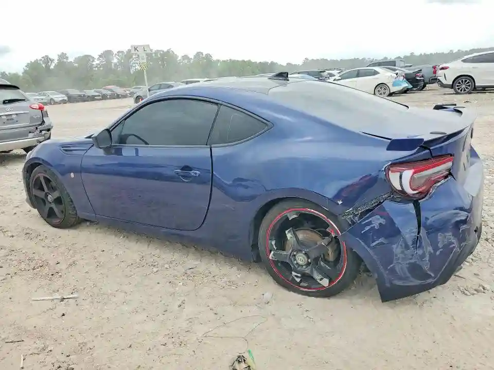 JF1ZNAE18J9700464 2018 TOYOTA 86-1