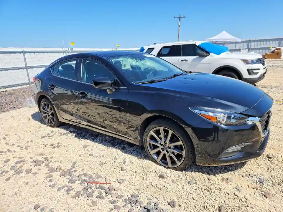 3MZBN1V33JM215399 2018 MAZDA 3-3