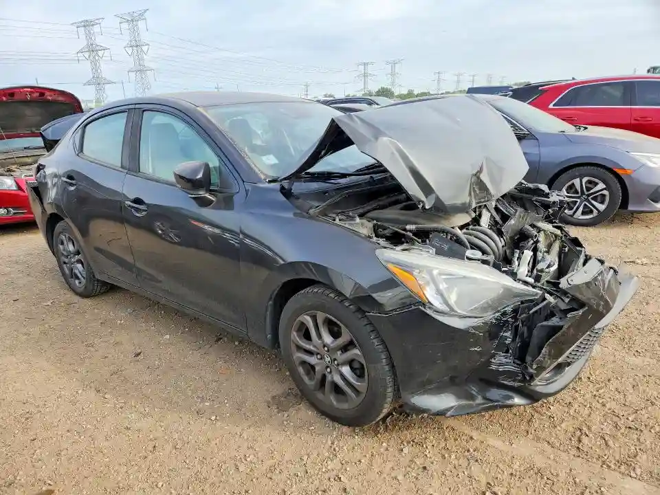 3MYDLBYV6KY517740 2019 TOYOTA YARIS-3