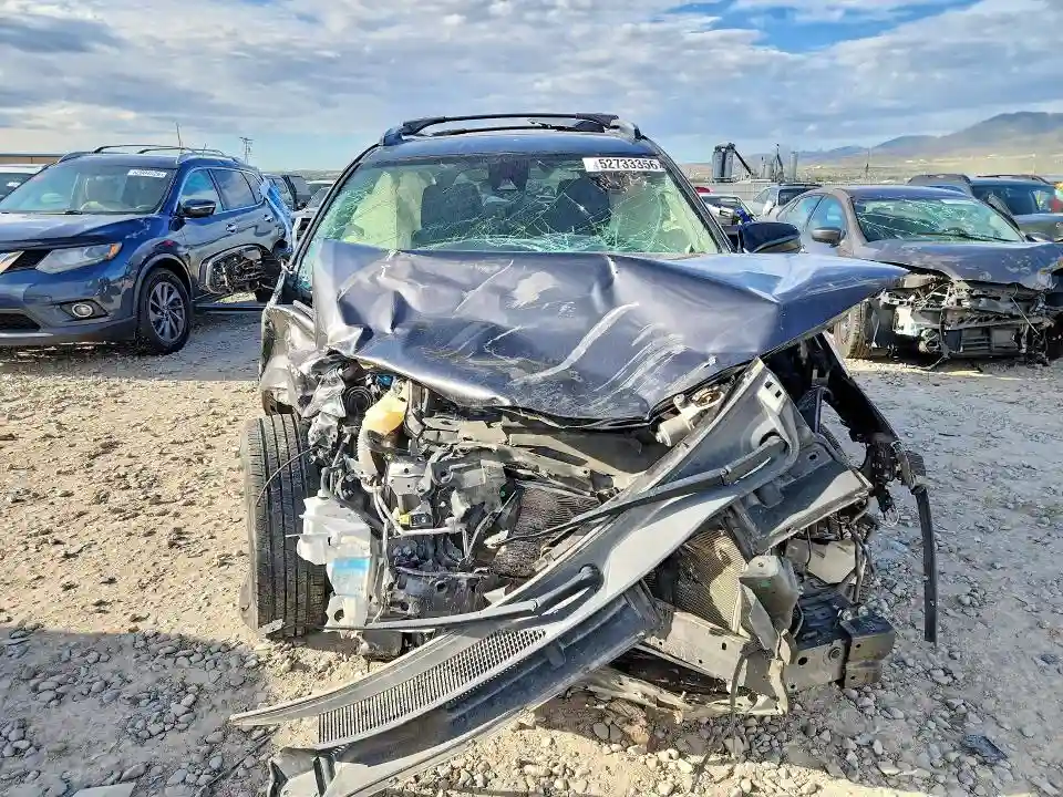 JTMBFREV6HJ172085 2017 TOYOTA RAV4-4