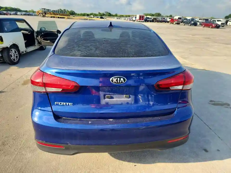 3KPFL4A75HE072965 2017 KIA FORTE-5