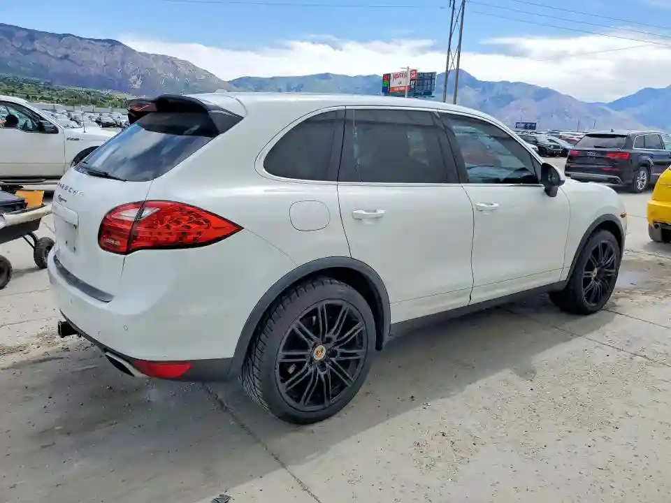 WP1AA2A26DLA00021 2013 PORSCHE CAYENNE-2