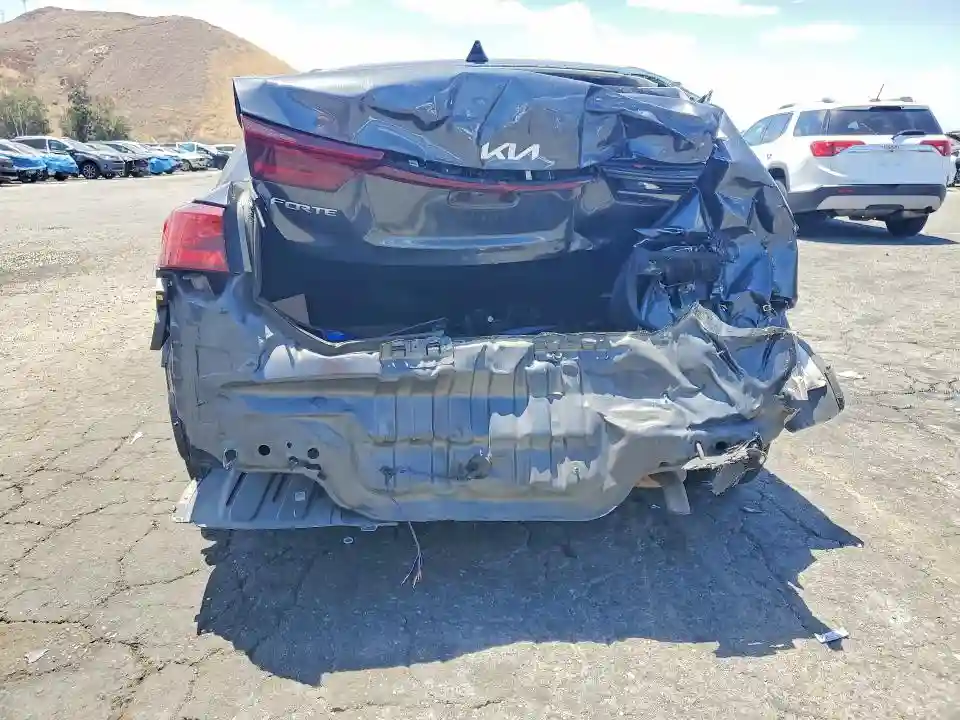 3KPF24AD4PE693797 2023 KIA FORTE LXS-5