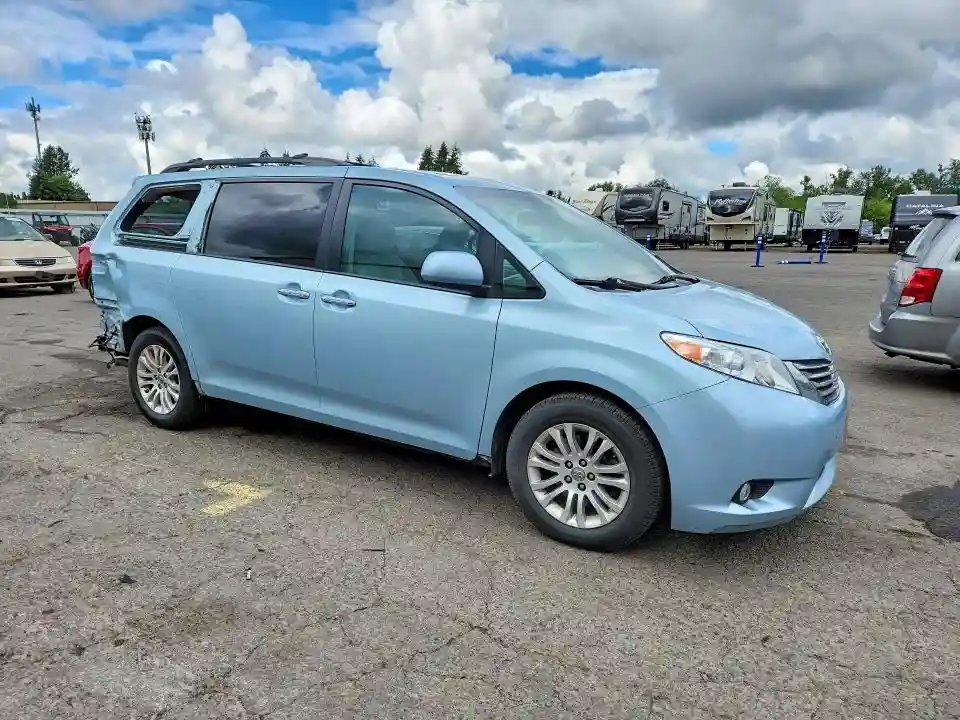 5TDYZ3DCXHS833151 2017 TOYOTA SIENNA-3