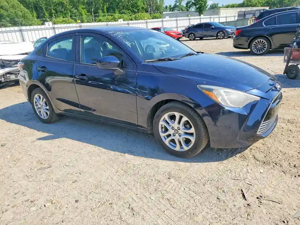 3MYDLBYV8HY161557 2017 TOYOTA YARIS-3