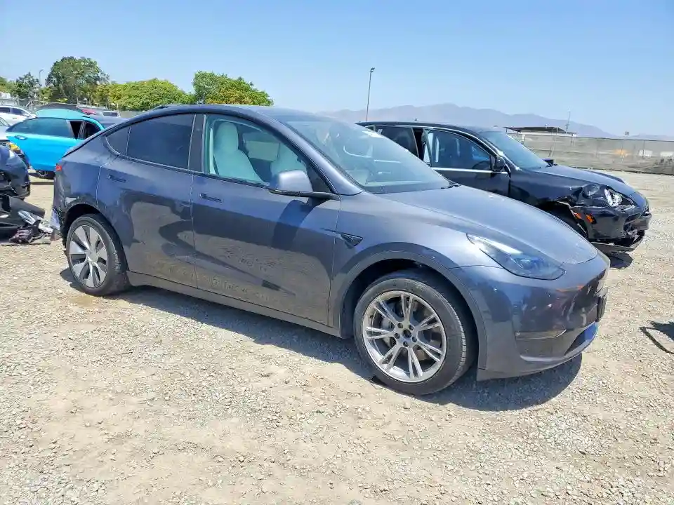 7SAYGDEE9PF970339 2023 TESLA MODEL Y-3