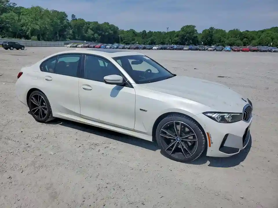 3MW39FF04P8D17063 2023 BMW 3 SERIES-3
