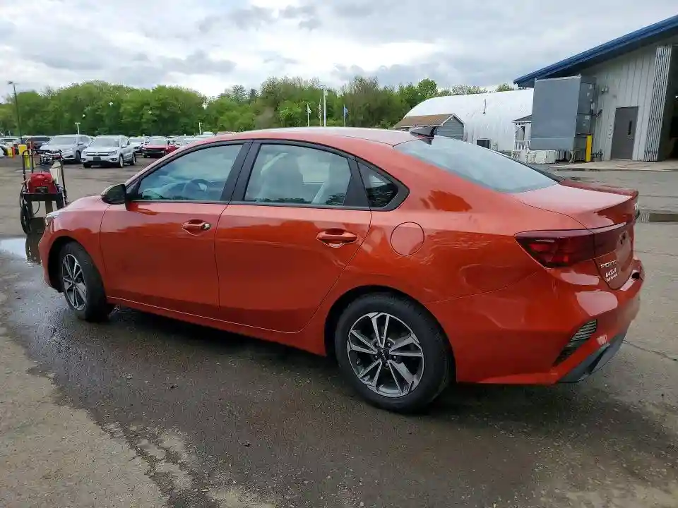 3KPF24AD1NE437579 2022 KIA FORTE LXS-1