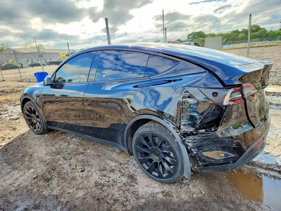 7SAYGDEE1NF447829 2022 TESLA MODEL Y-1