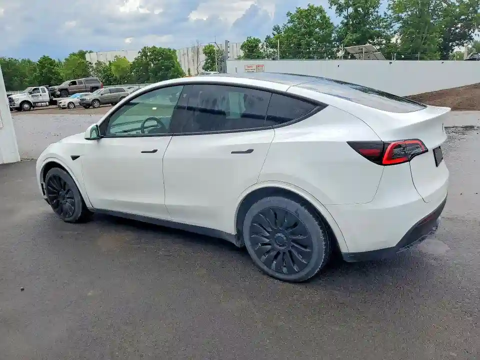 7SAYGDEE1PF611177 2023 TESLA MODEL Y-1