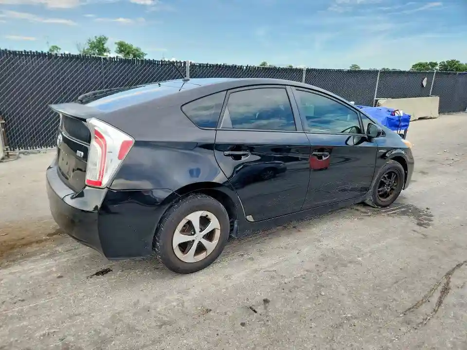 JTDKN3DU6D5602161 2013 TOYOTA PRIUS-2