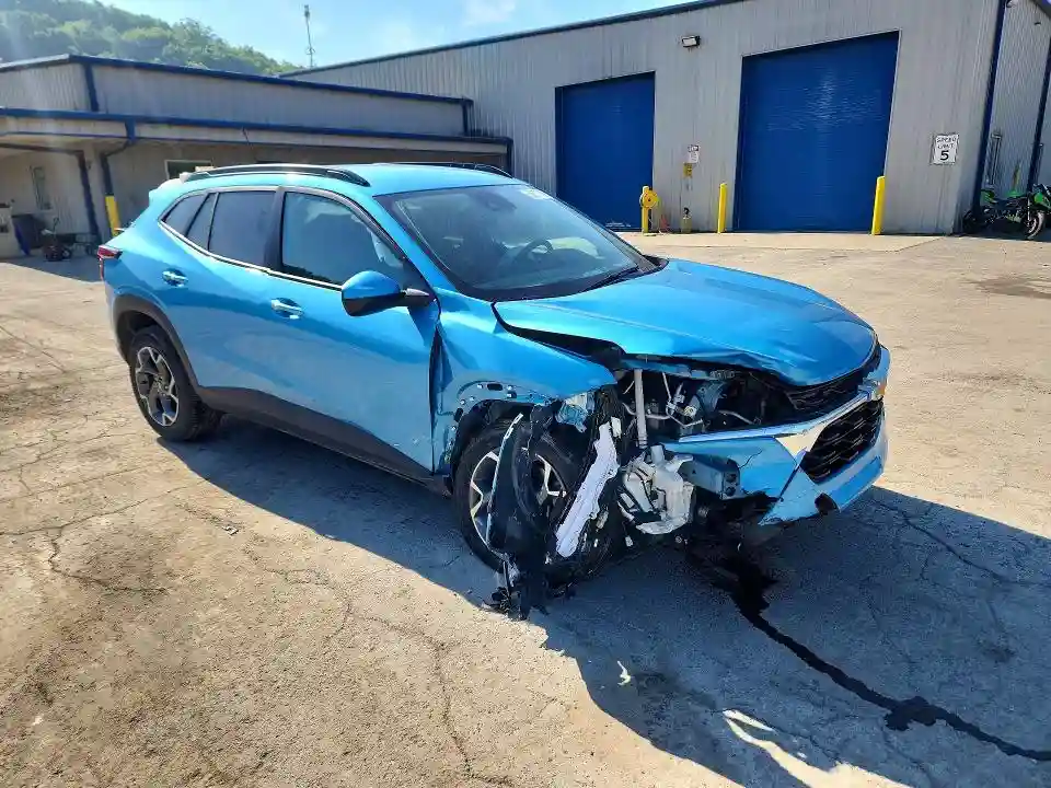 KL77LHEP0SC024615 2025 CHEVROLET TRAX-3