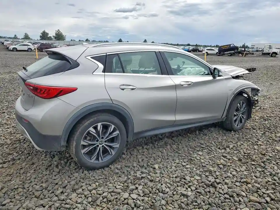 SJKCH5CR4JA049773 2018 INFINITI QX30-2