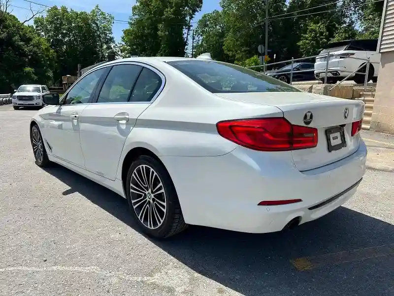 WBAJA5C59KWW18744 2019 BMW 5 SERIES-1