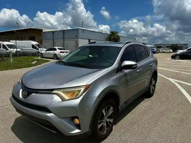 2T3WFREV3HW376992 2017 TOYOTA RAV4-1