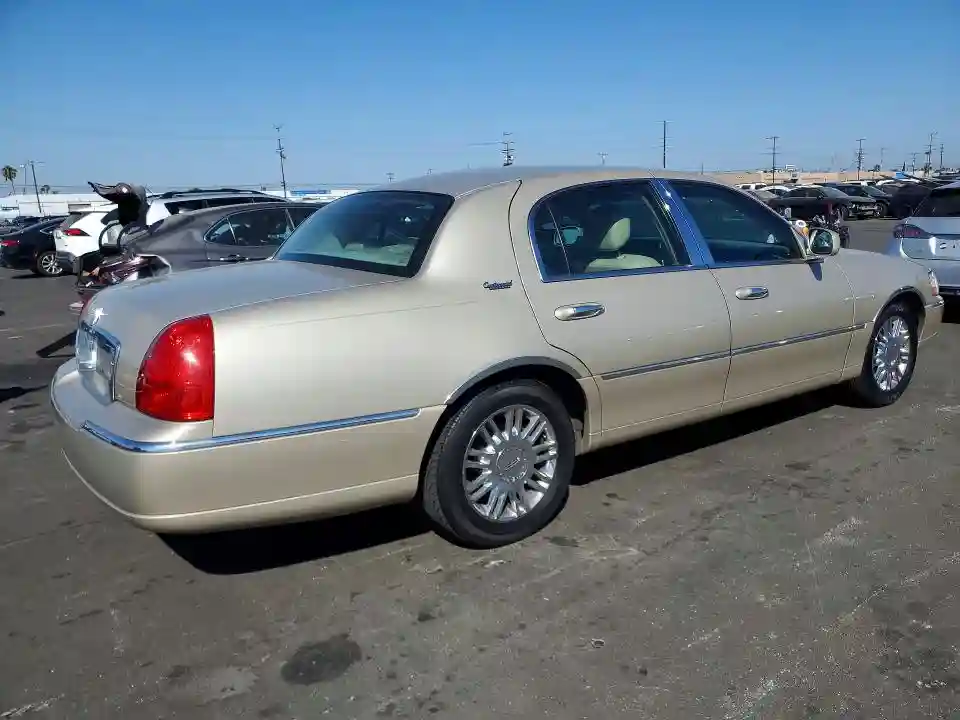 2LNBL8CV6AX623823 2010 LINCOLN TOWNCAR-2