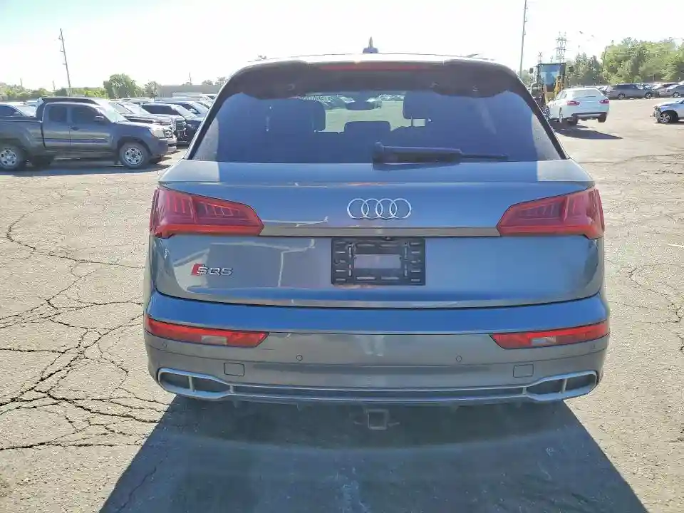 WA1A4AFY2J2020603 2018 AUDI SQ5-5