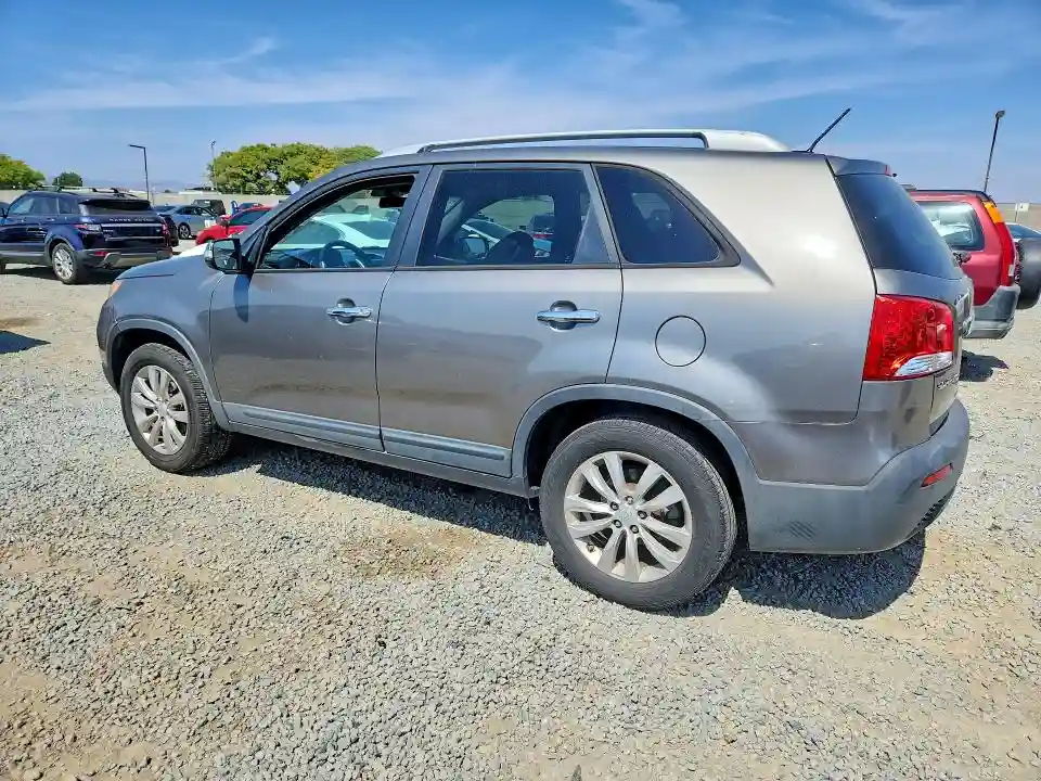 5XYKT4A22BG175662 2011 KIA SORENTO-1
