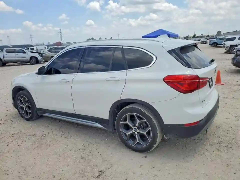 WBXHT3C37J3H33086 2018 BMW X1-1