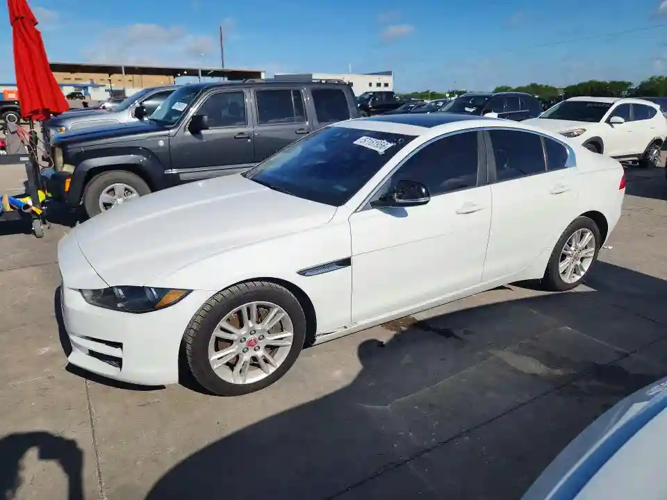 SAJAD4FX7JCP34754 2018 JAGUAR XE-0