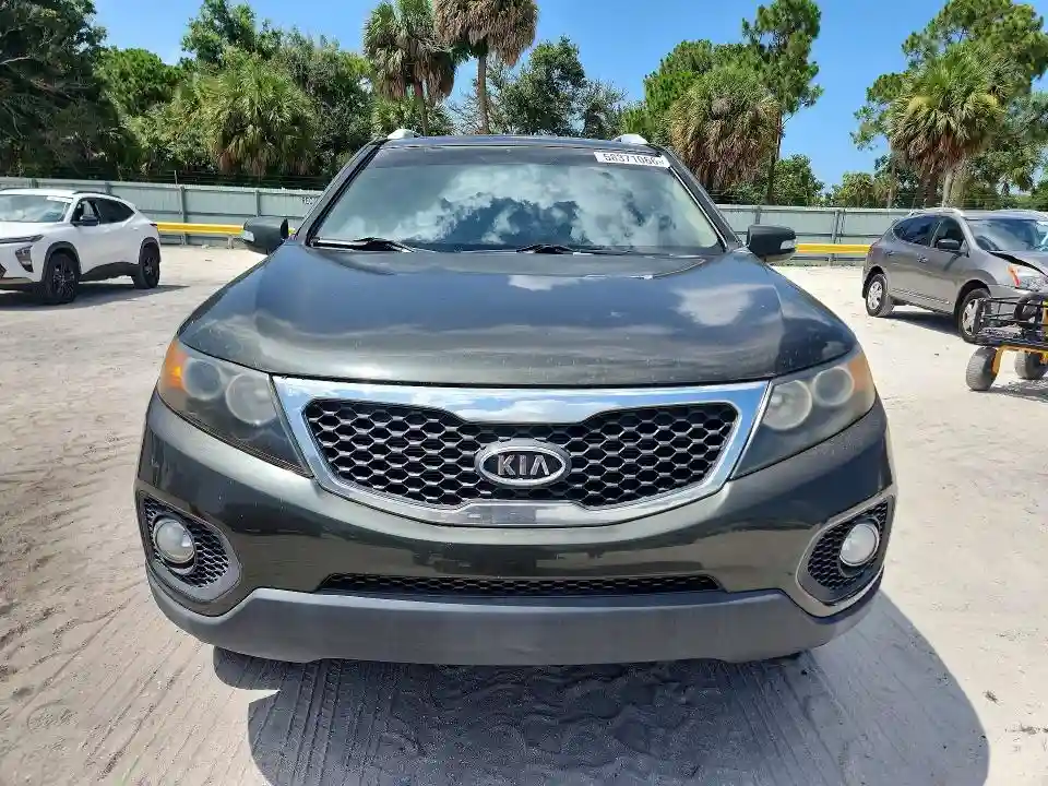 5XYKT3A13BG119344 2011 KIA SORENTO-4