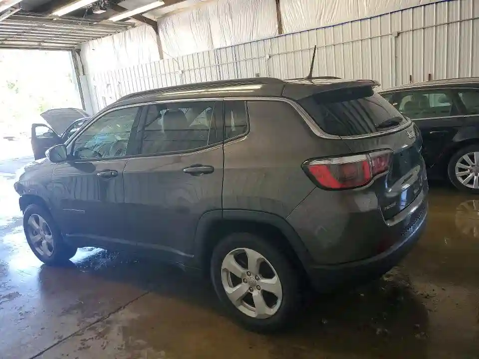 3C4NJCBB5JT338856 2018 JEEP COMPASS-1