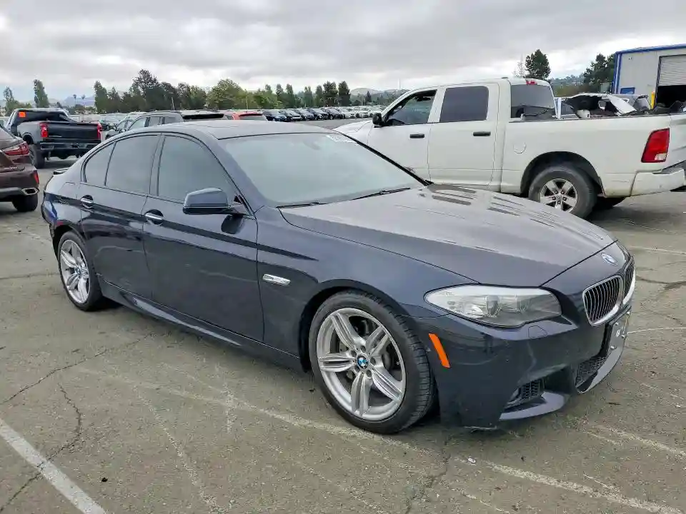 WBAFR7C5XDC828980 2013 BMW 5 SERIES-3