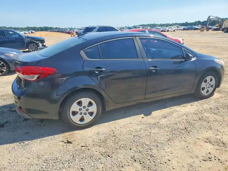 3KPFL4A78JE234240 2018 KIA FORTE-2