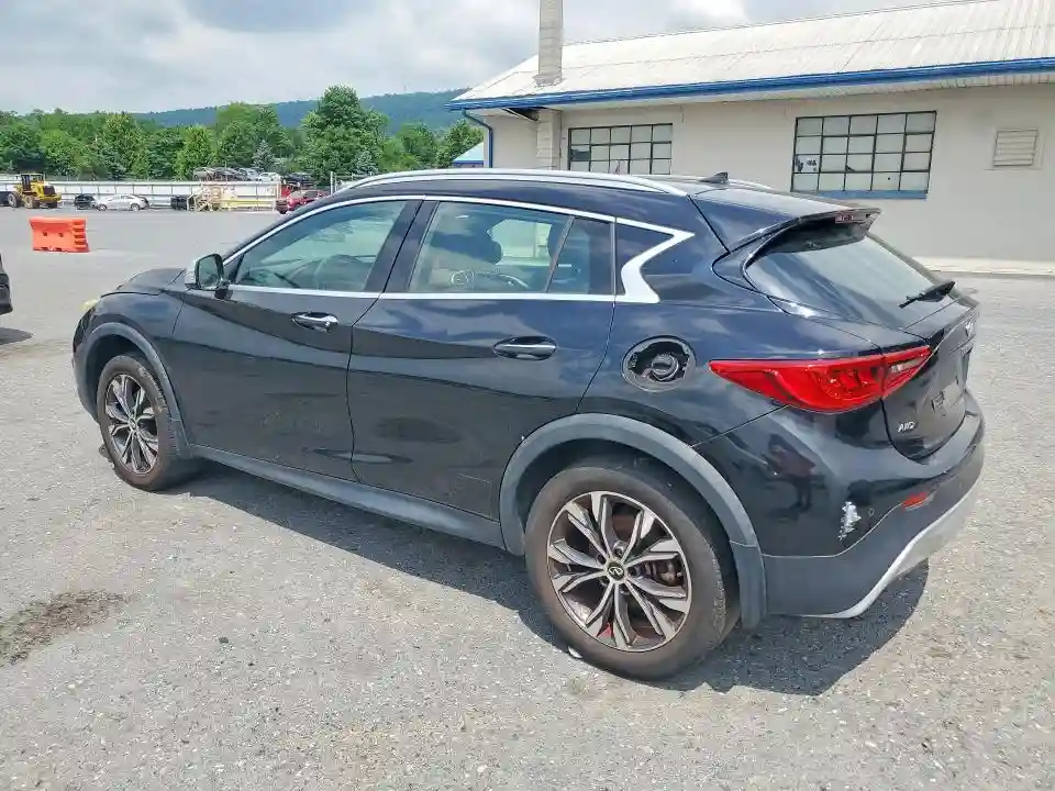 SJKCH5CR9HA028993 2017 INFINITI QX30-1