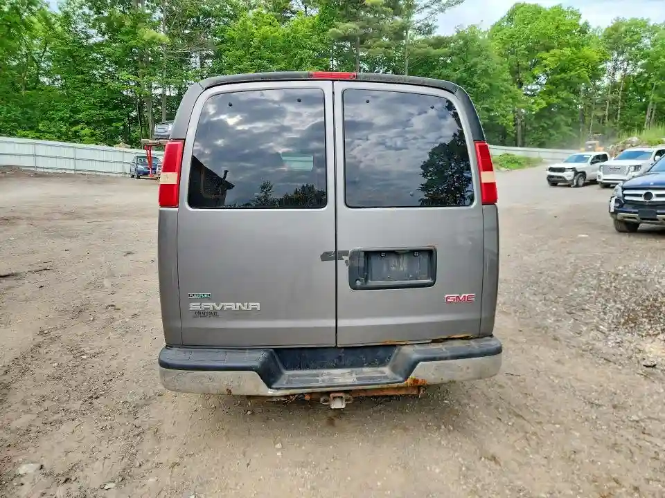 1GKS8CF49C1118886 2012 GMC SAVANA-5