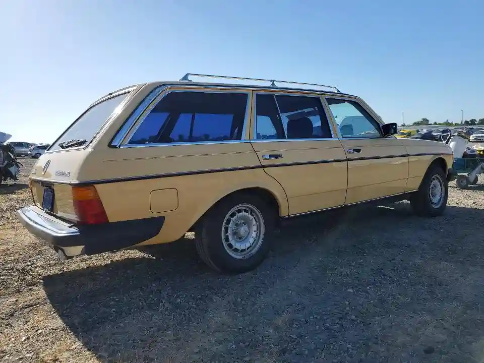 WDBAB93A5BN005481 1981 MERCEDES-BENZ 300-CLASS-2
