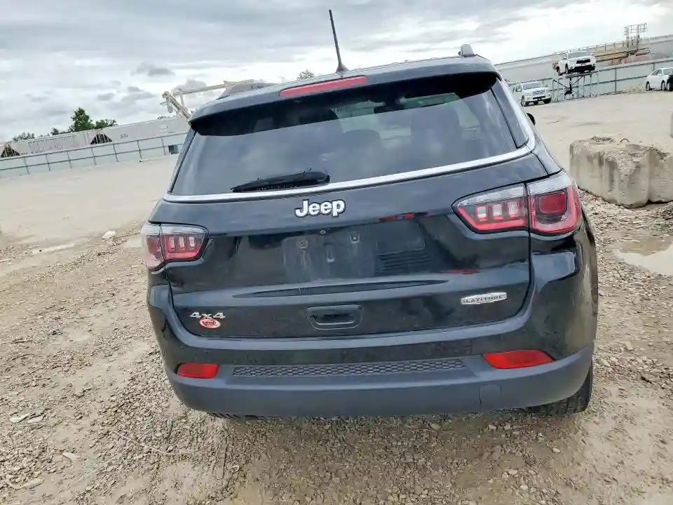 3C4NJDBB6JT200247 2018 JEEP COMPASS-5
