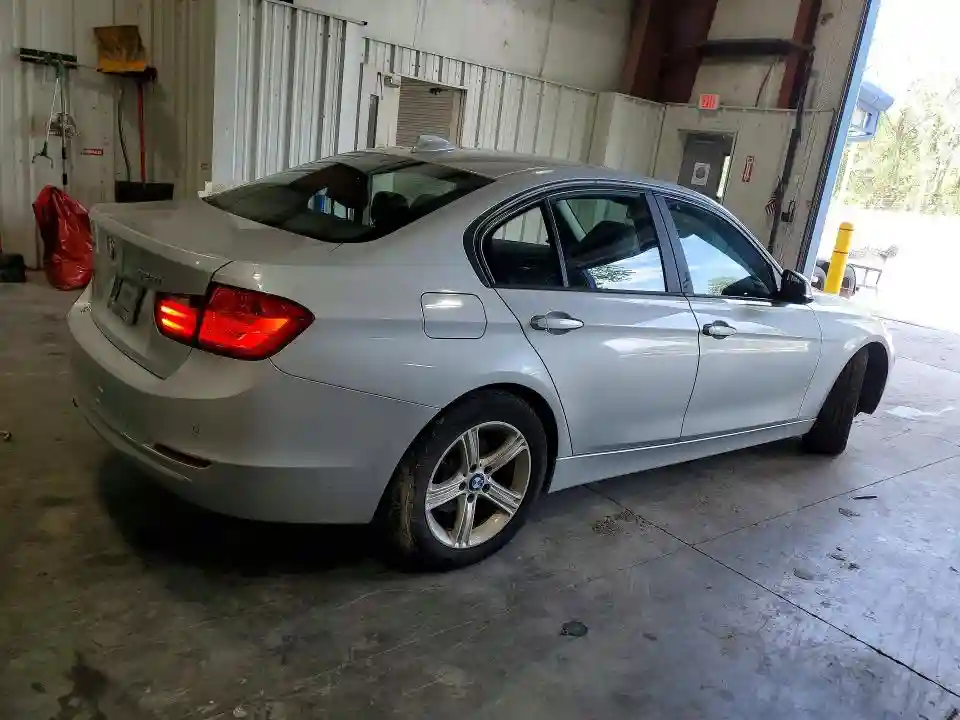 WBA3B5G58FNS19870 2015 BMW 3 SERIES-2