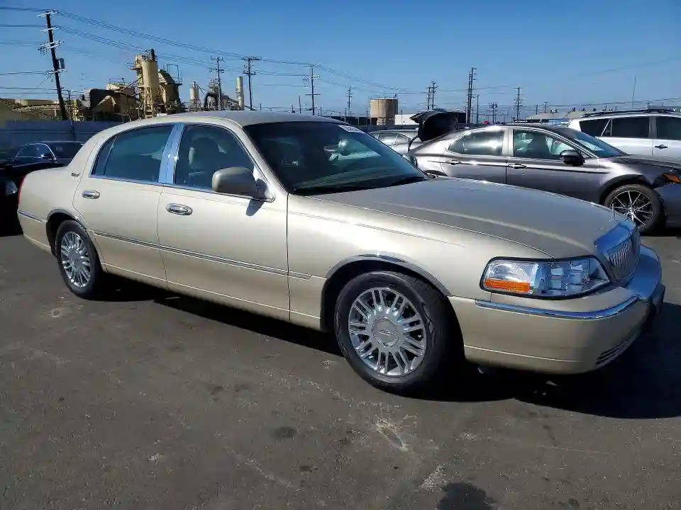 2LNBL8CV6AX623823 2010 LINCOLN TOWNCAR-3