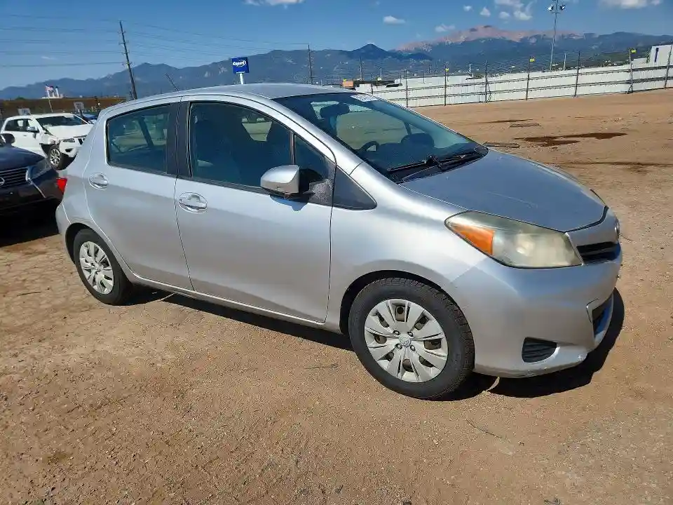 JTDKTUD37CD511987 2012 TOYOTA YARIS-3