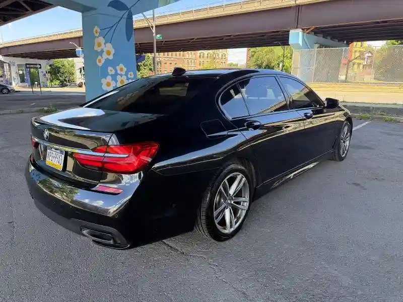 WBA7F2C56K8240643 2019 BMW 7 SERIES-3
