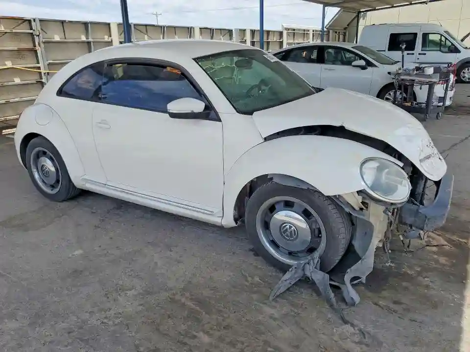 3VWJX7AT1CM638144 2012 VOLKSWAGEN BEETLE-3
