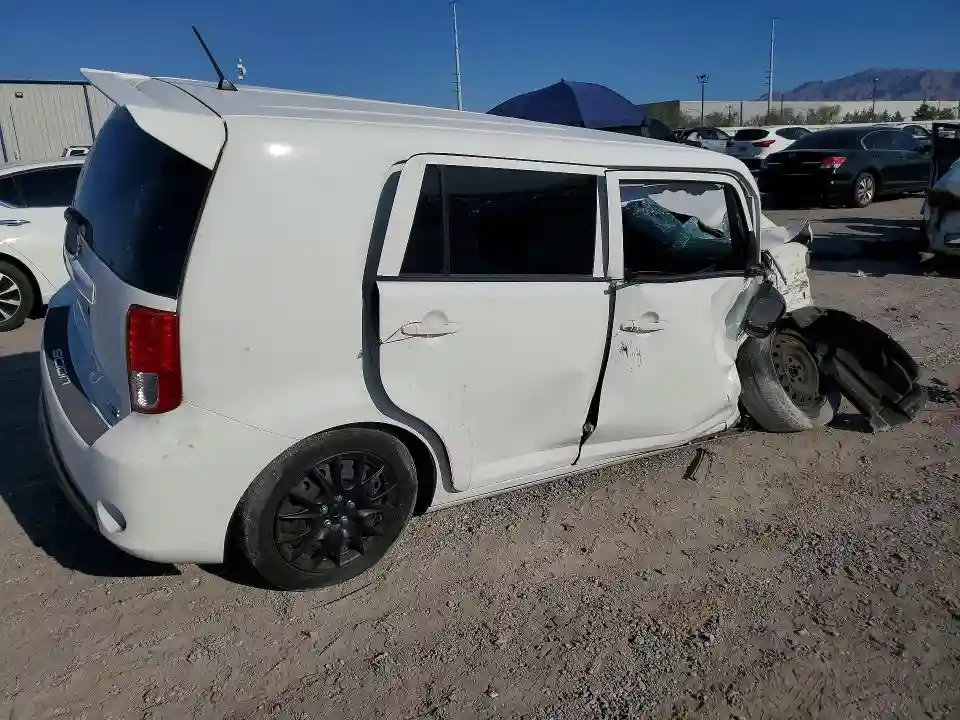 JTLZE4FE6FJ076090 2015 SCION XB-2