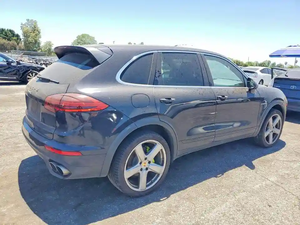 WP1AE2A2XGLA64426 2016 PORSCHE CAYENNE-2