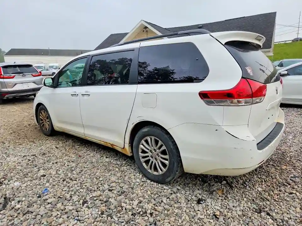5TDYK3DC2DS382540 2013 TOYOTA SIENNA-1
