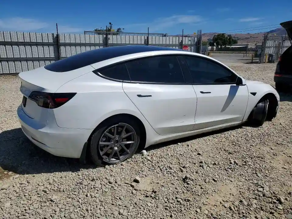 5YJ3E1EA7PF709767 2023 TESLA MODEL 3-2