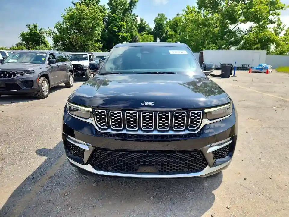 1C4RJHEG8PC586707 2023 JEEP GRAND CHEROKEE-4